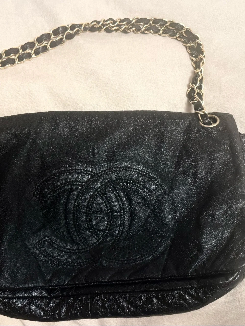 CHANEL Black Patent Leather Shoulder Bag with Gold Chain
